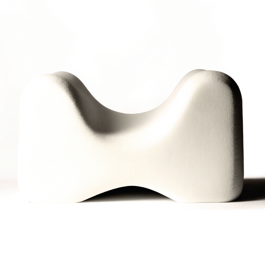 Side profile of the pillow showing the dual-loft M shape: tall outer wings for side sleeping, low recessed centre for back sleeping.